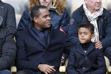 Shane Kluivert (9) versiert contract bij Nike 